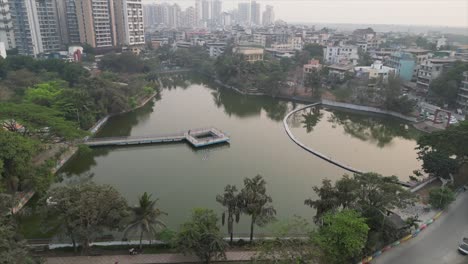 puente permanente para personas en el lago new mumbai