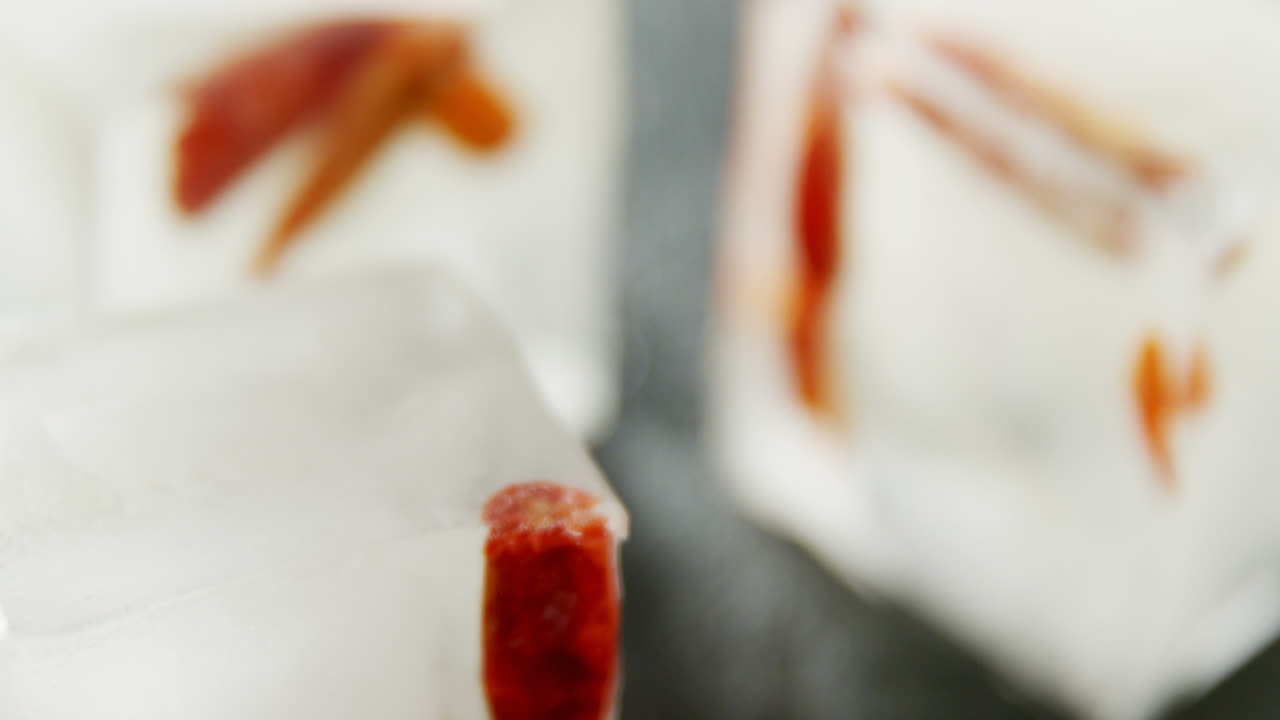 ароматизированные кубики льда с специями 4k