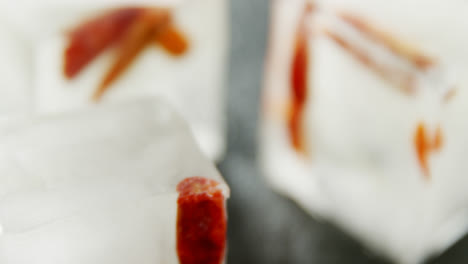 cubos de hielo con especias 4k