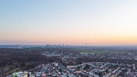 Ascending-aerial-view-of-residential-neighborhoods-and-tall-skyscrapers-in-large-city-of-Frankfurt-am-Main,-Bornheim,-Germany