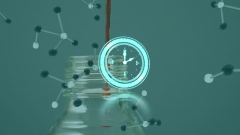 Animation-Von-Uhr-Und-Molekülen-über-Flüssigkeit,-Die-In-Die-Flasche-Strömt
