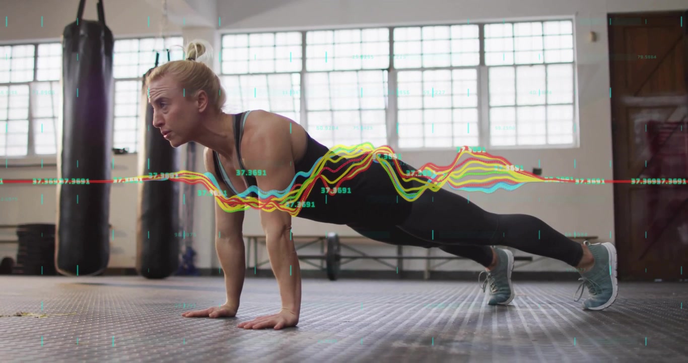 Kvinde går i planke og udfører armbøjninger på gulvet, mens bølgeformsgrafik sporer hendes form i et fitnesscenter.