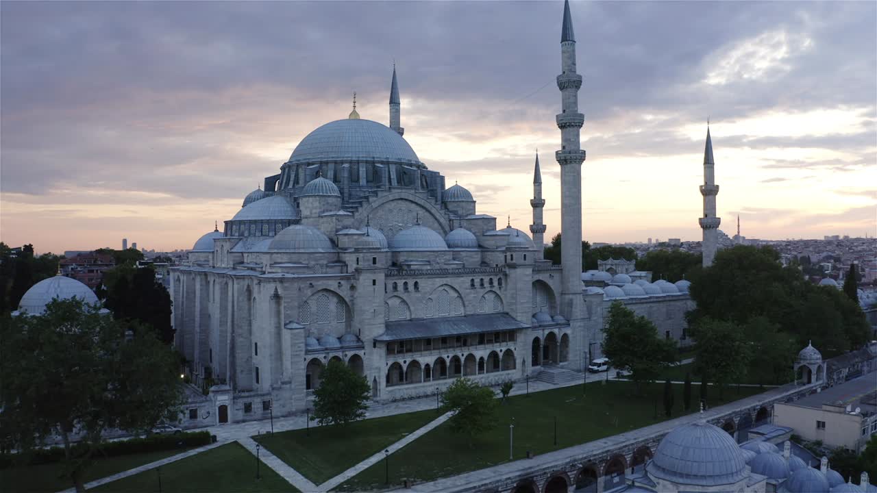 Aerial view of Suleymaniye Mosque in Istanbul. 4K Fooatge in Turkey