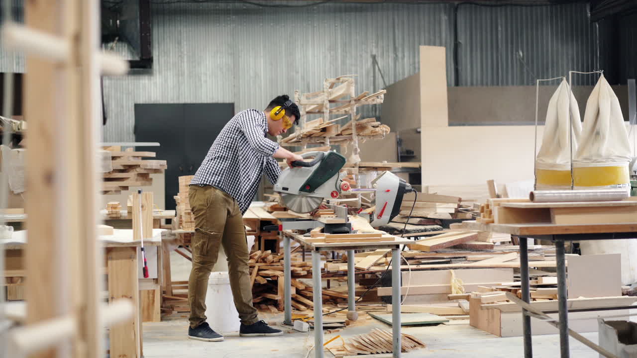trabajo de la madera en un taller