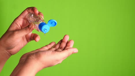 aplicación de desinfectante para las manos