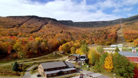 Góndola-Aérea-En-Stowe-Vermont-Resort,-Pista-De-Esquí-De-Nieve