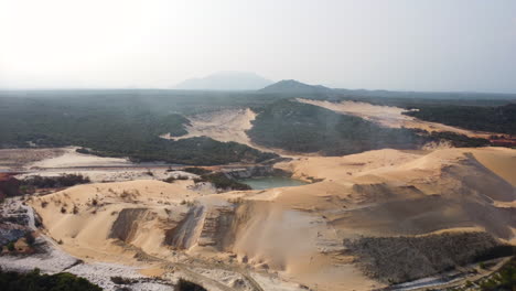 Landscape-with-white-sand-dunes-and-lake