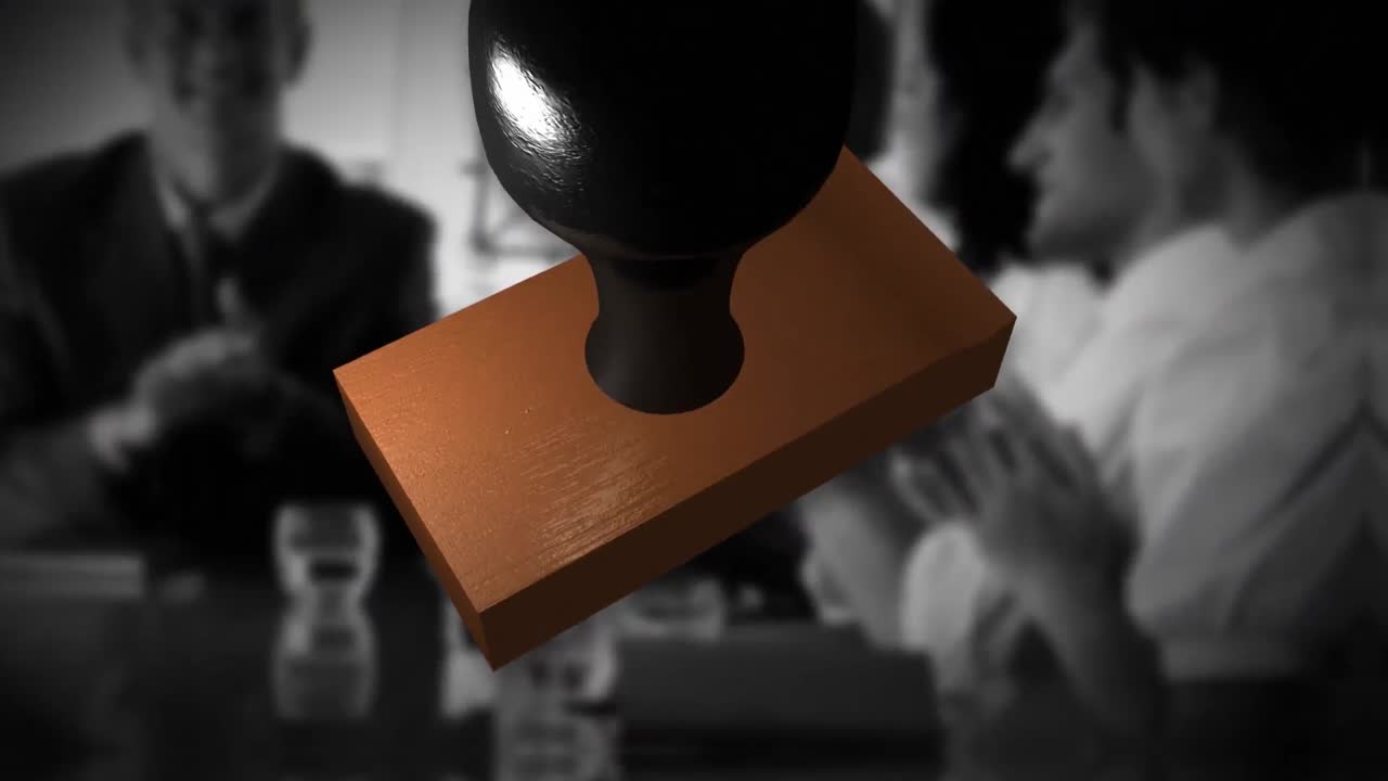 사업가들이 박수를 치고 있습니다.