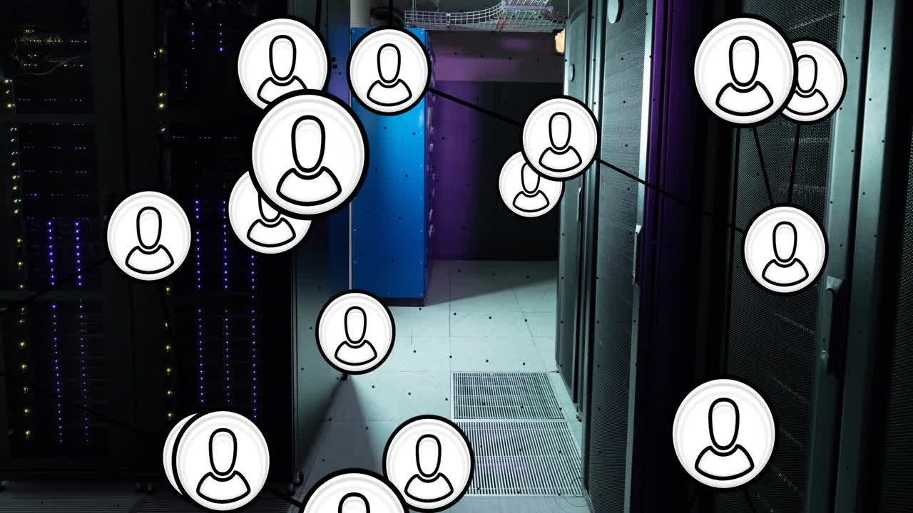 animación de iconos de personas digitales y procesamiento de datos a través de servidores informáticos