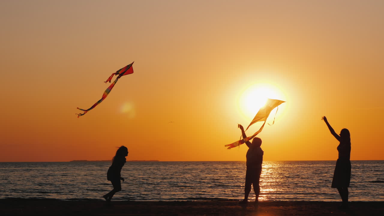 한 젊은 가족이 적극적으로 함께 시간을 보냅니다 - 그들은 연을 연주합니다