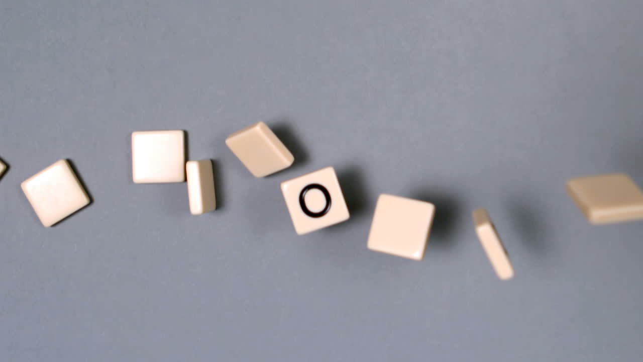 tecnología de letras plásticas que rebotan y deletrean