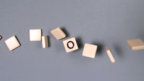 tecnología de letras plásticas que rebotan y deletrean