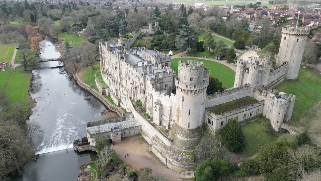 Castello di Warwick, Warwickshire, Regno Unito: Drone, Aerea, vista dall'alto, volo d'uccello