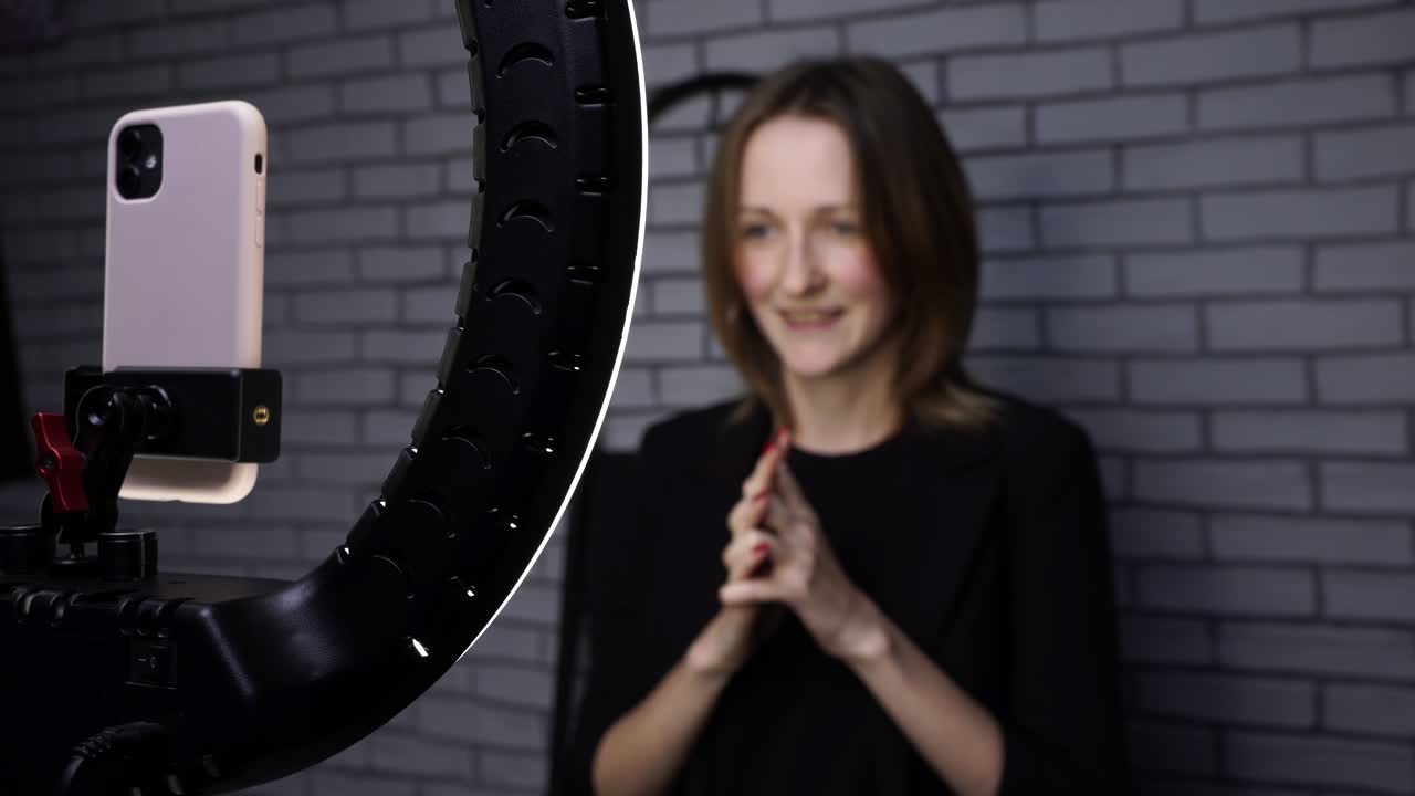 imágenes de una blogger hablando con sus seguidores para su blog