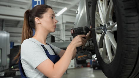 mechanic in the workshop