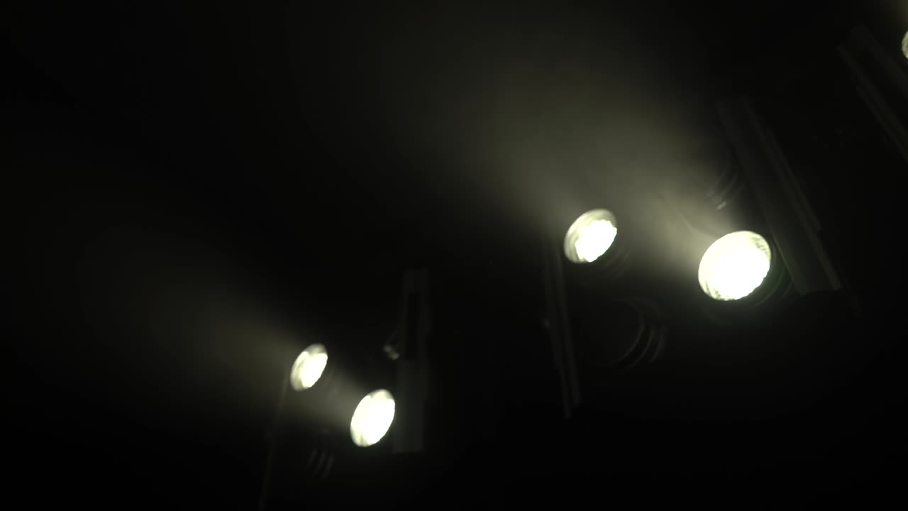 proyectiles encendidos con luz brillante