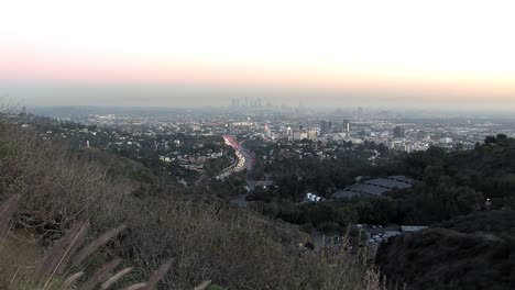 Panorama-or-long-shot-of-downtown-Los-Angeles-in-the-evening-with-smog,-California,-USA