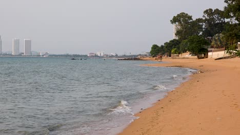 Bangsaray-Beach-with-Calm-Waves-in-Pattaya,-Thailand