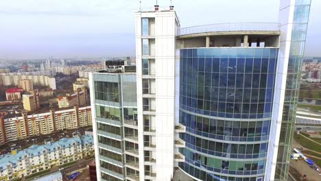 Edificio-De-Oficinas-Comerciales-En-La-Ciudad-Moderna.-Edificio-Rascacielos-Fachada-De-Vidrio