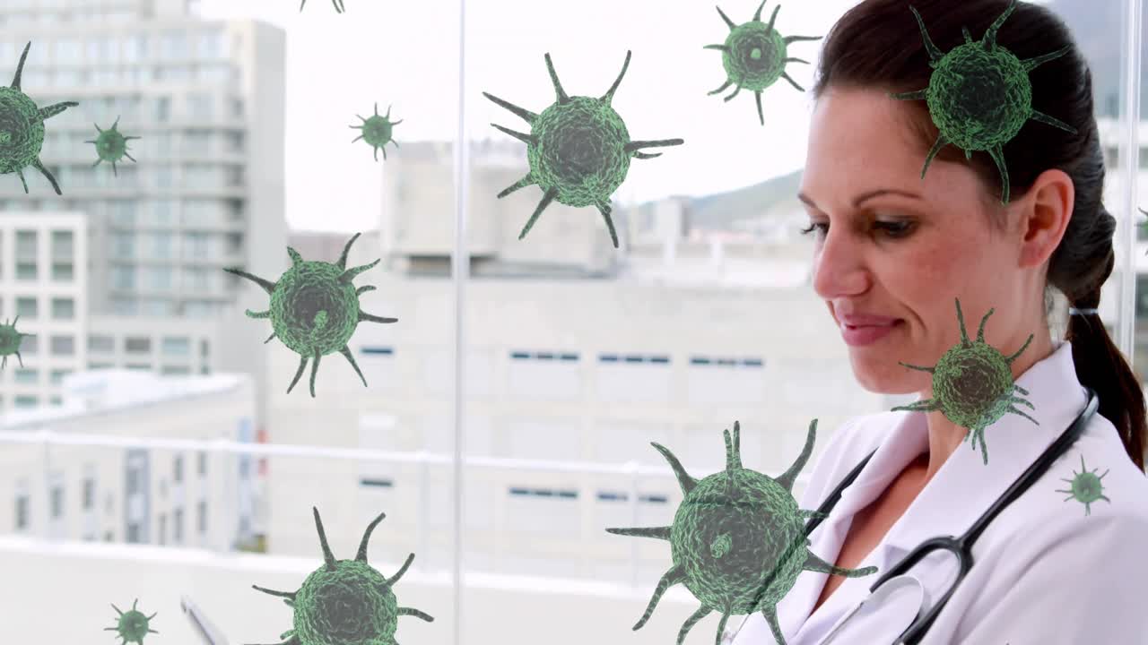 Animação de células de vírus sobre médica caucasiana sorridente usando tablet