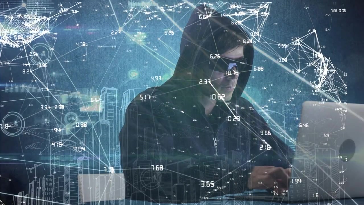 Animasjon av prikker forbundet med linjer, tall og en kaukasisk mannlig hacker som bruker bærbar PC over en 3D-by
