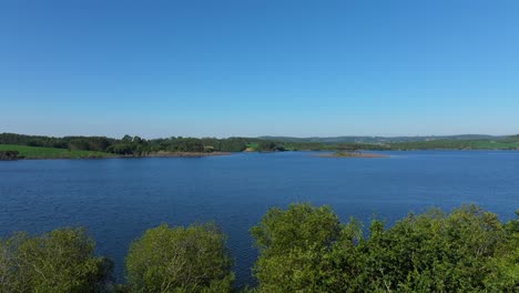 Reveal-Encoro-de-Vilagudín-Lake-In-A-Coruña,-Galicia,-Spain