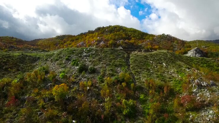 Paesaggio di montagna d'autunno