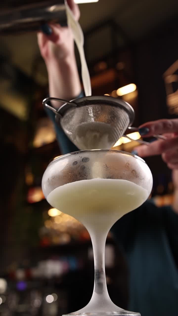 Versare un cocktail
