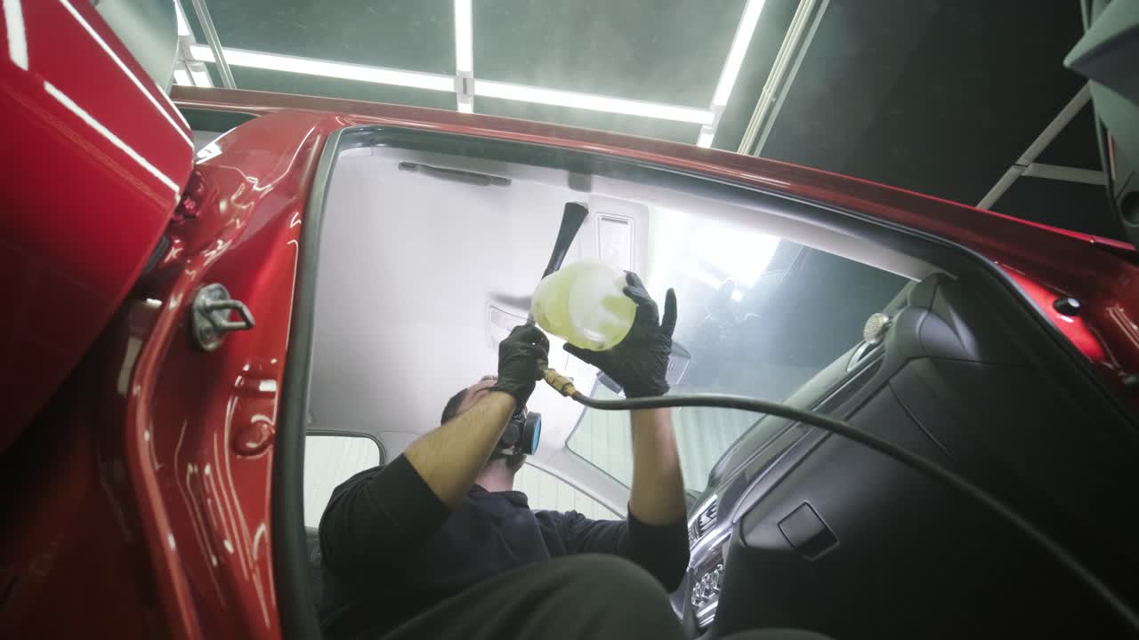 전문적인 자동차 청소. 샤워. 인테리어 세부 사항. 자동차 인테리어를 건조 청소 및 세부 사항; 깊은 좌석 청소; 자동차 세탁에서 거품을 는; 먼지에서 자동차 패널을 청소하는; 진공청소기