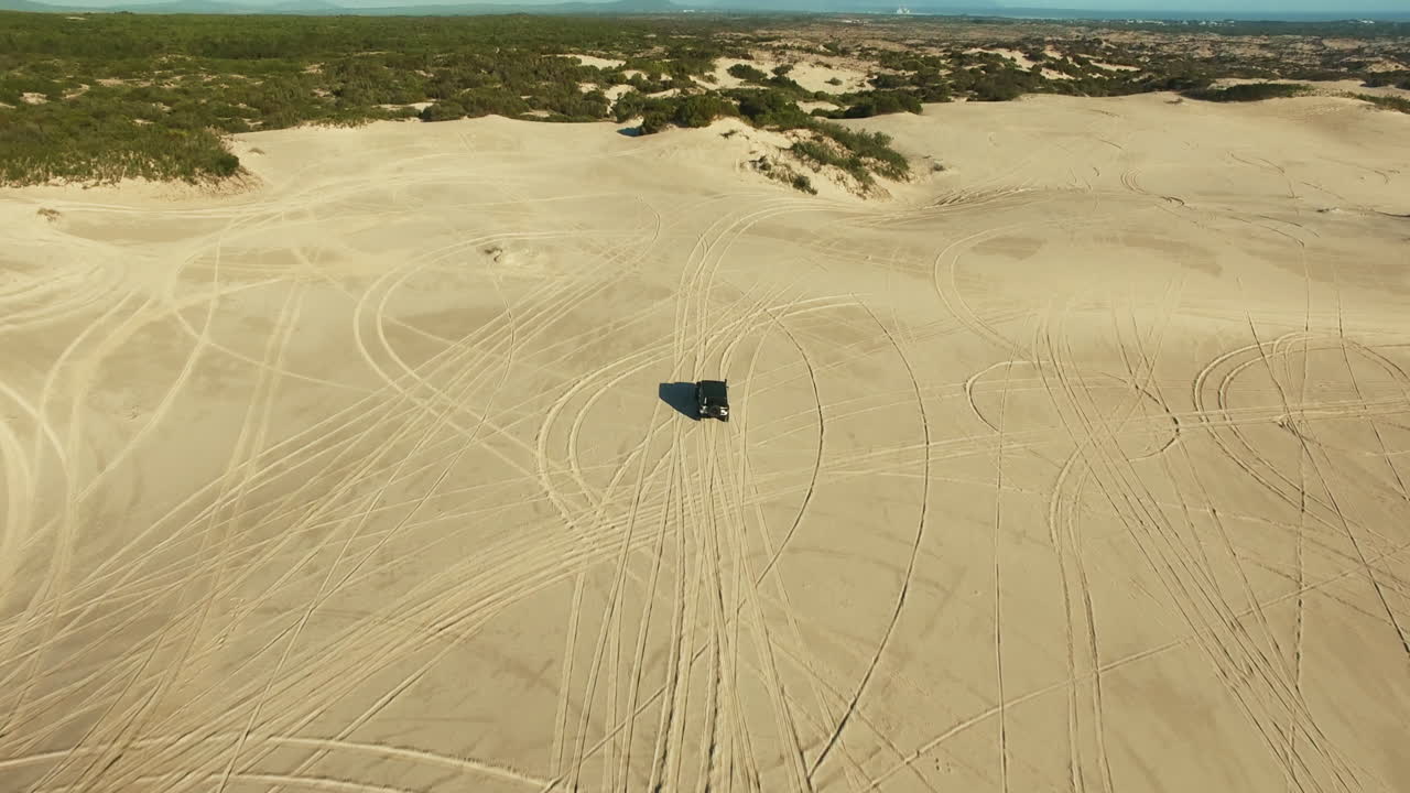 4개의 바 ⁇ 가 자유로 향하고 있습니다.