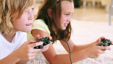 niños jugando a videojuegos
