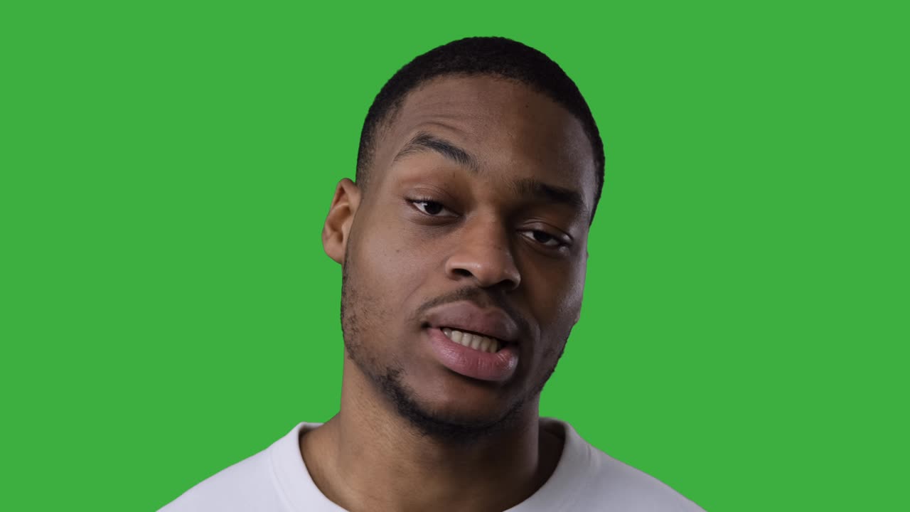 hombre preocupado arrepentido de su error