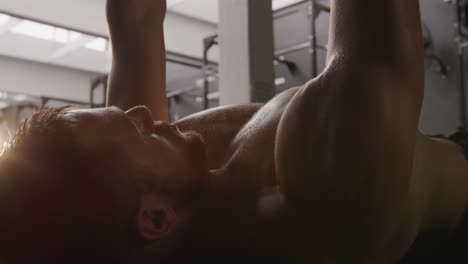 entrenamiento cruzado en un gimnasio