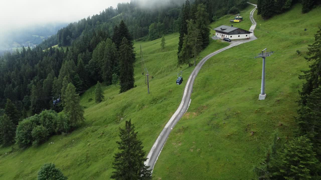 el stock de los alpes europeos en almhütte lofer, austria