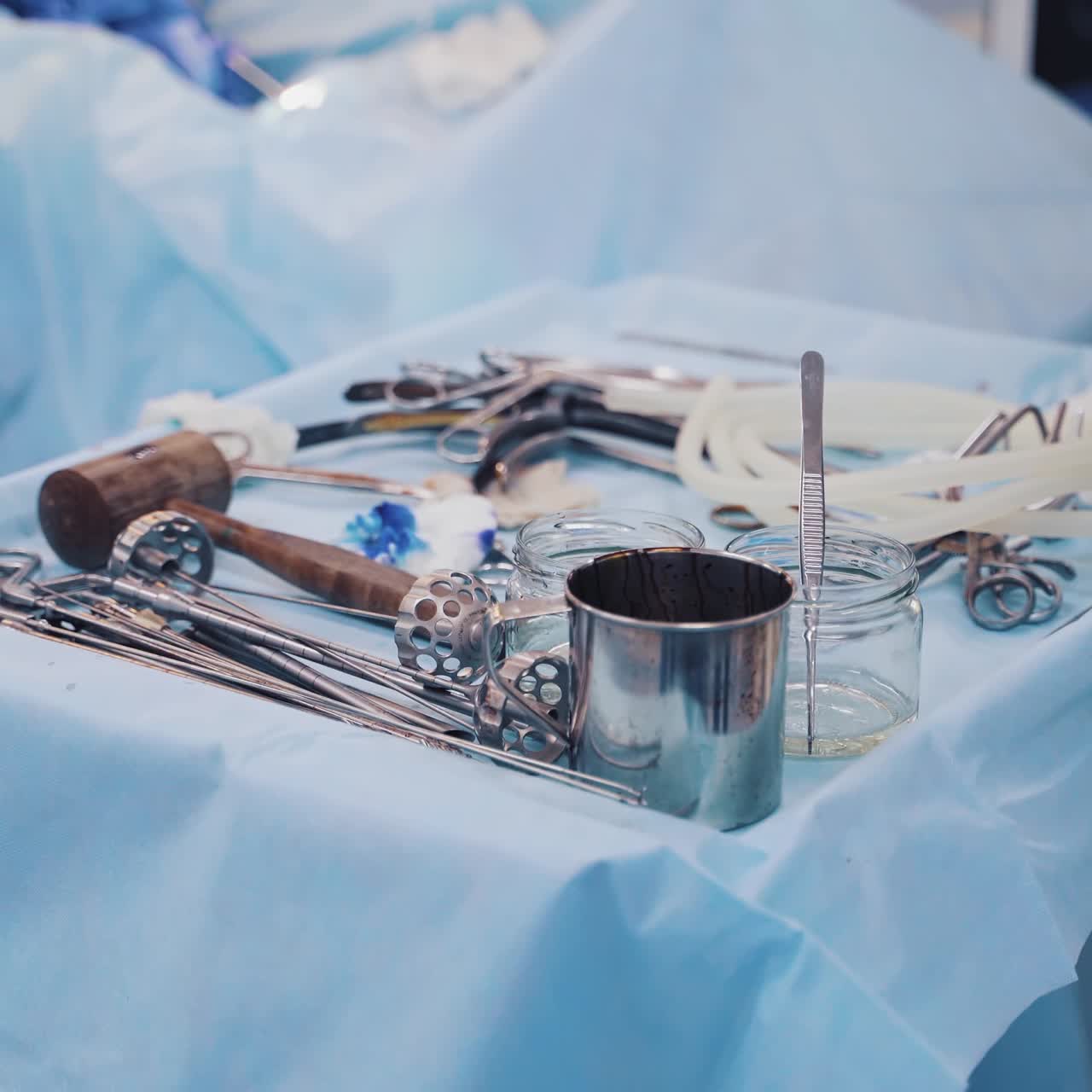 Surgical instruments for operation