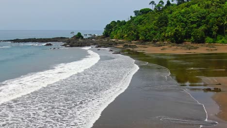 aislada selva tropical playa el choco costa en colombia, sudamérica