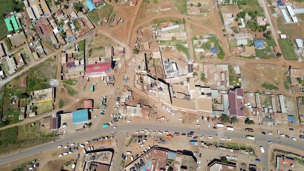 Insediamenti rurali africani, fattorie agricole verdi, case del Kenya, insediamenti poveri in Africa, case rurali del Kenya