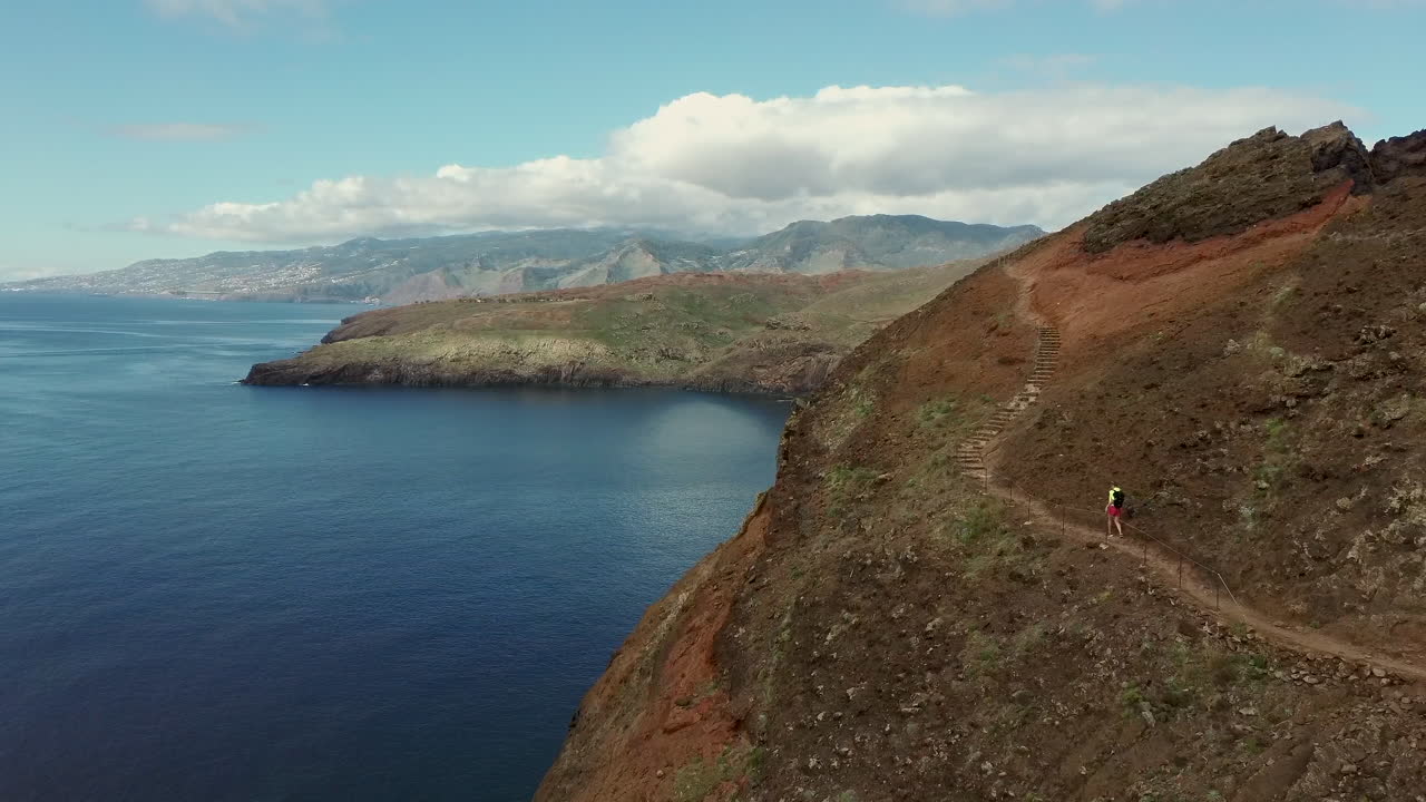 escalador en la montaña madeira sao laurenco