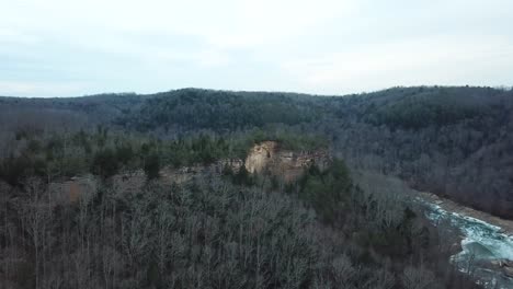 Acantilado-De-La-Montaña-De-Kentucky-En-Invierno