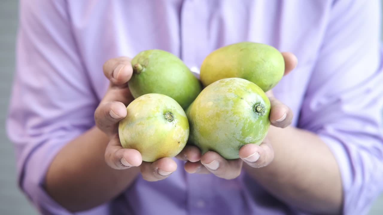 persona que tiene mangos