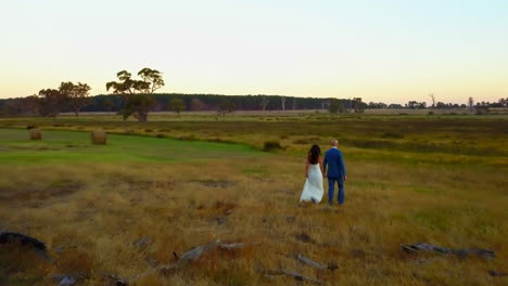 Australia-Oeste-Puente-Y-Novio-Romático-Drone-épico-árbol-Campo-Atardecer-Amanecer-Cinemático-Boda-Sesión-De-Fotos-2-Por-Taylor-Brant-Película