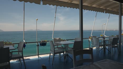 hermoso café de lujo con vistas al mar mediterráneo en albania