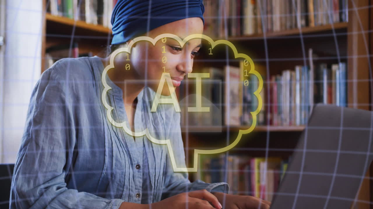 animación de un texto y datos sobre una estudiante biracial en hijab con una computadora portátil