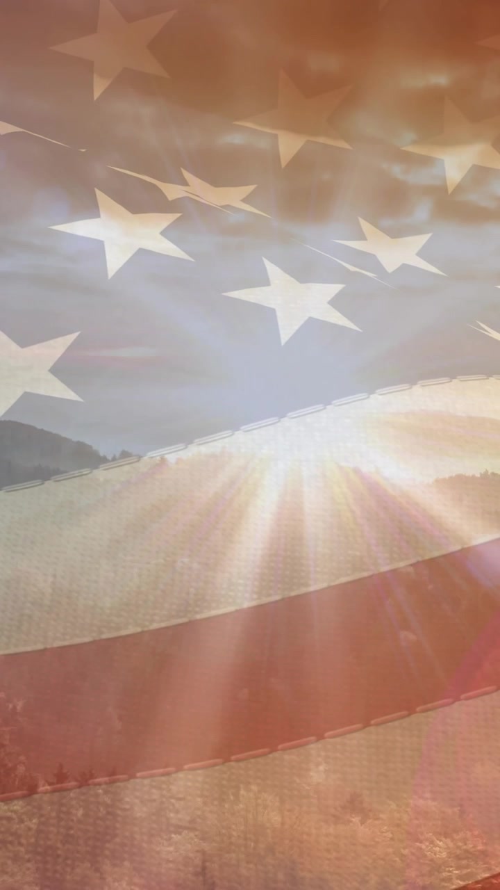 Animazione della bandiera americana su un paesaggio montano mozzafiato