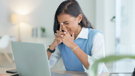 Un-Estudiante-Con-Agotamiento-Luciendo-Infeliz