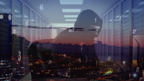 múltiples números en un hacker masculino usando una computadora portátil sobre la vista del paisaje de la ciudad contra la sala de servidores de la computadora