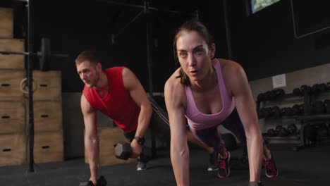 entrenamiento cruzado en un gimnasio