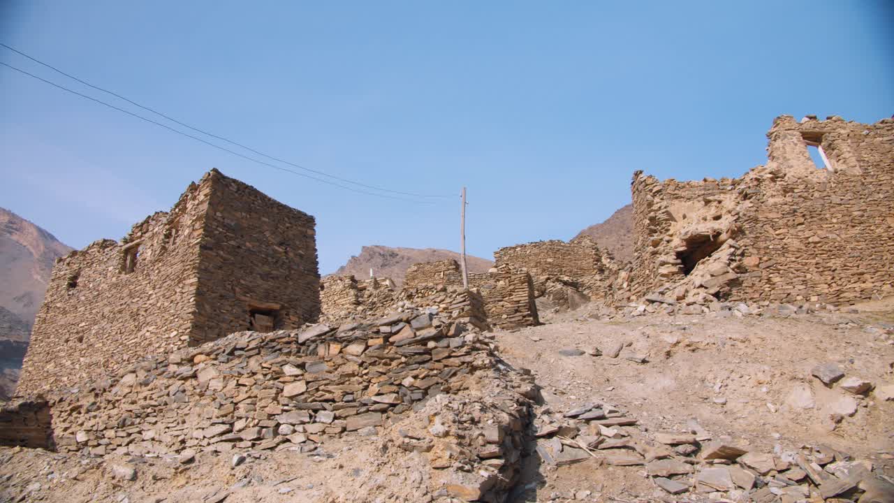 Antica fortezza in pietra tra le montagne, Via della Seta, villaggio di Sentob, Uzbekistan 1 di 22