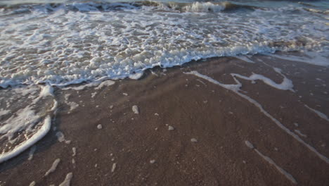 Closeup-of-ocean-waves-on-beach