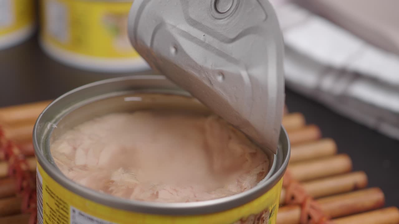 어리 캔을 열고